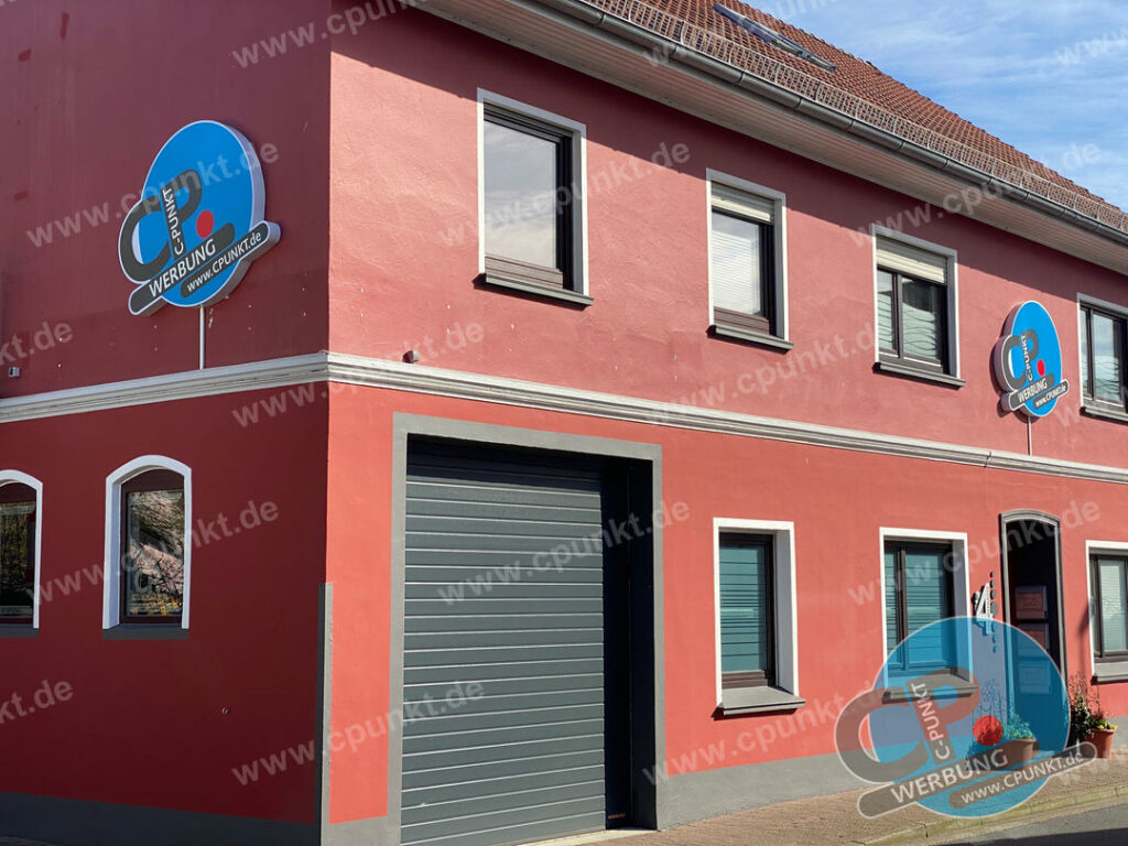 CP Logo Fassade Lichtwerbung Formbau